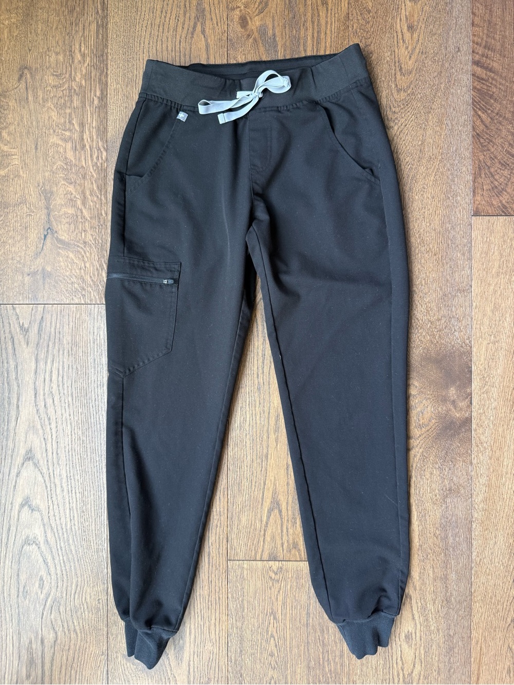 FIGS Women’s Black Scrub Jogger Pants with Drawstring Waist and Thigh Pocket XS